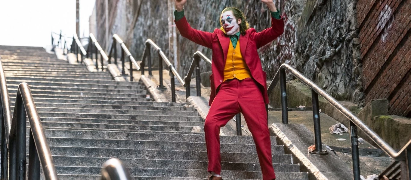 Νέα φωτογραφία από τα γυρίσματα του «Joker» - Ξανά viral η σκηνή στα σκαλιά